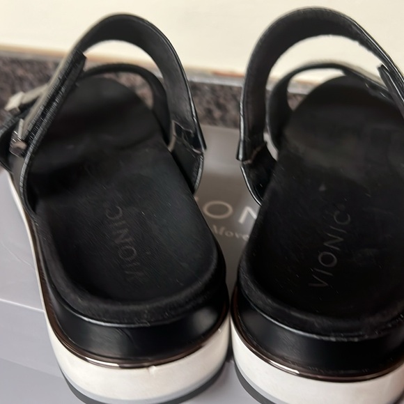 ☀️☀️HOST PICK☀️☀️Vionic Black Sandals with Chunky Sole☀️☀️☀️☀️☀️ - Picture 7 of 13